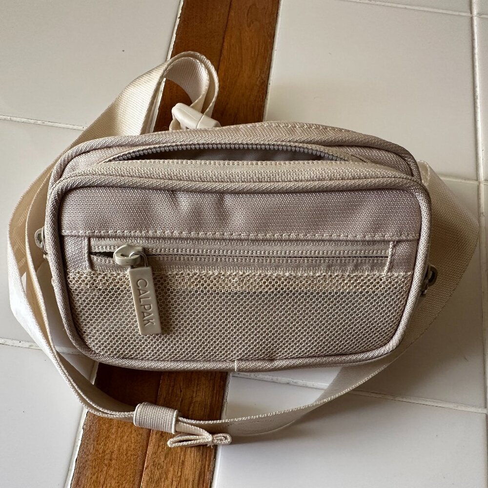 Calpak Stevyn Fanny Pack in Dune, GUC